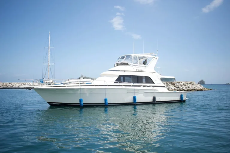 Yate Zeus en alquiler en Santa Marta, lujo y exclusividad en el Caribe.